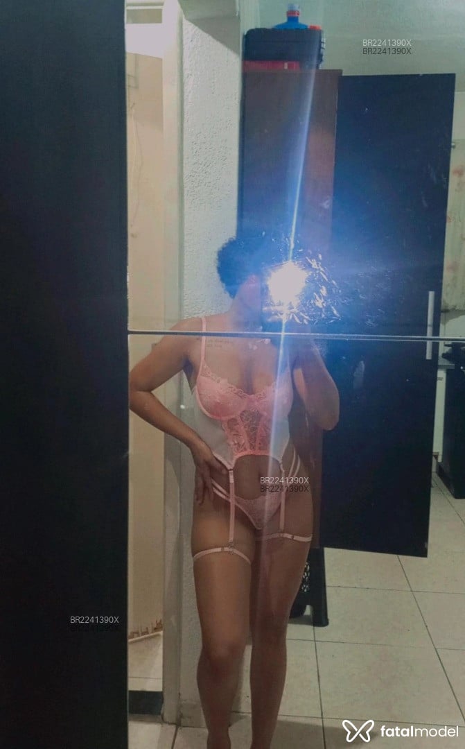 Acompanhante mulher com cabelo colorido de olhos castanhos em Porto Velho - Amanda