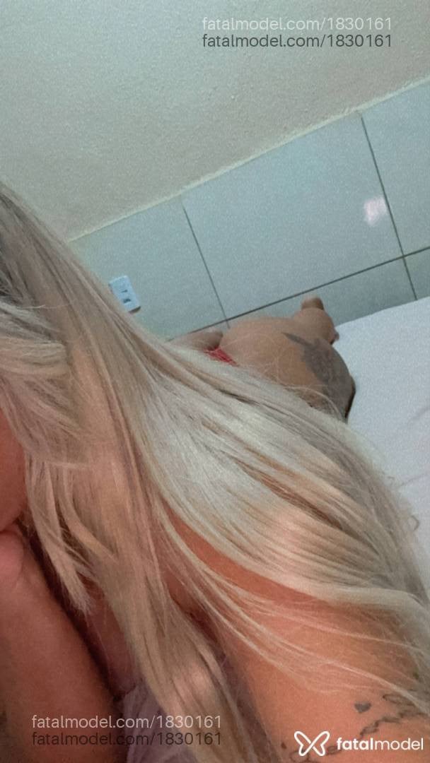 Acompanhante mulher loira (o) de olhos castanhos - Scarlett Afogosa