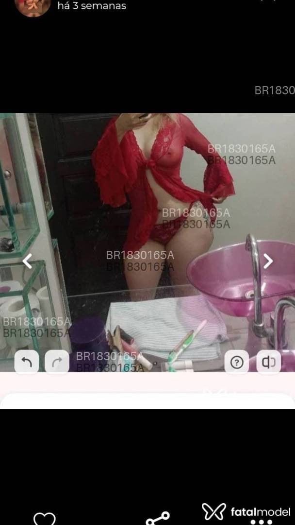 Acompanhante mulher loira (o) de olhos castanhos em Timbó Acompanhante mulher loira (o) de olhos castanhos em Timbó - Julia
