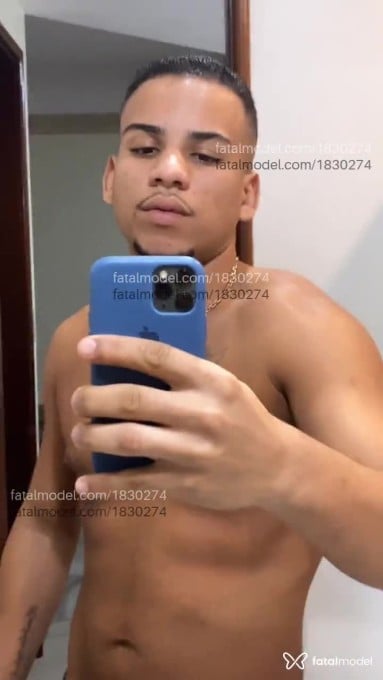 Acompanhante homem morena (o) de olhos castanhos em Curitiba - Gabriel