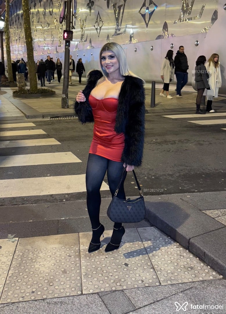 Acompanhante mulher loira (o) de olhos castanhos em Campina Grande - Julia