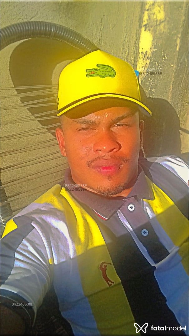 Acompanhante homem morena (o) de olhos castanhos em Palmas Acompanhante homem morena (o) de olhos castanhos em Palmas - Junior