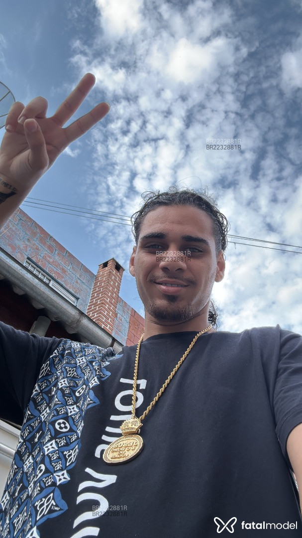 Acompanhante mulher morena (o) de olhos verdes em Virtual - Queridinho