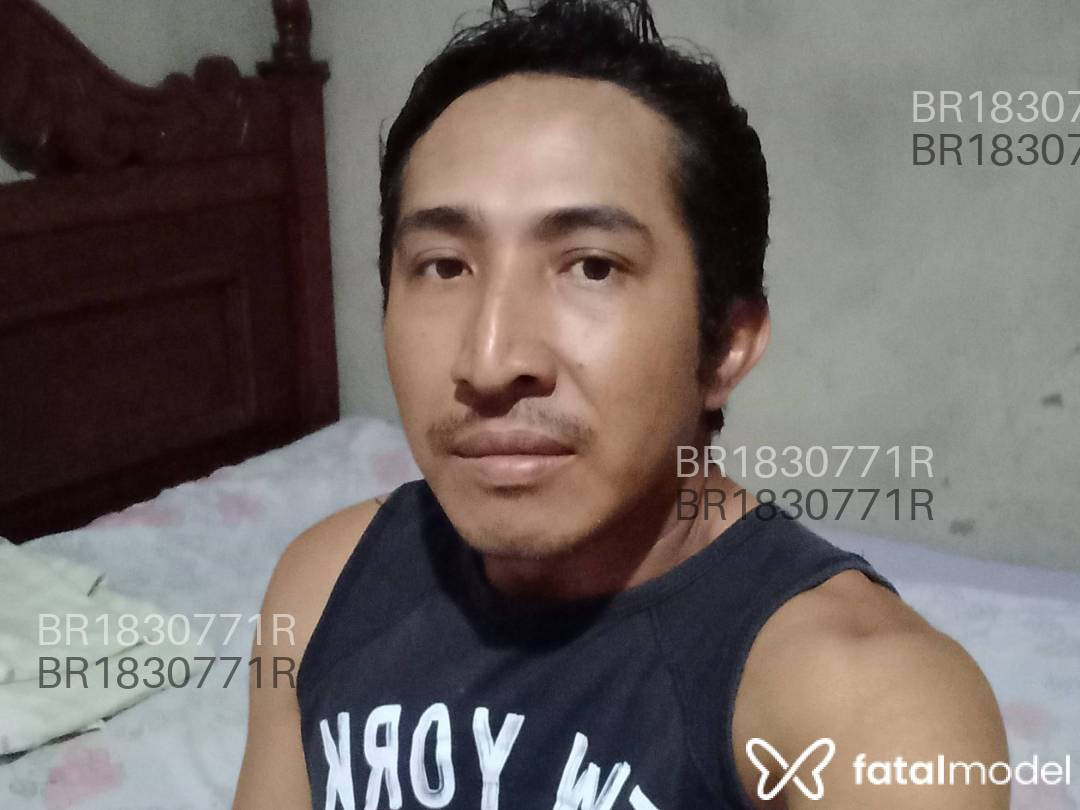 Acompanhante mulher com cabelo castanho de olhos pretos em Virtual Acompanhante mulher com cabelo castanho de olhos pretos em Virtual - João Batista