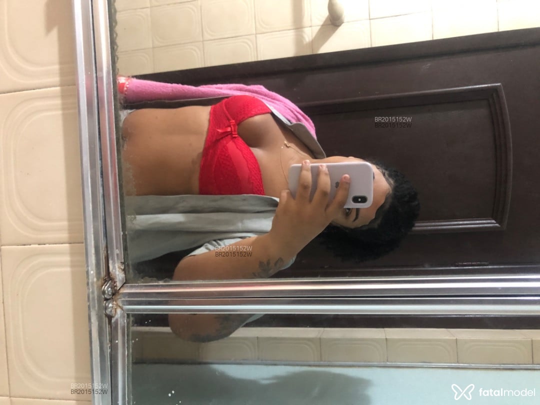 Acompanhante mulher morena (o) de olhos pretos em Virtual Acompanhante mulher morena (o) de olhos pretos em Virtual - Preta Rai