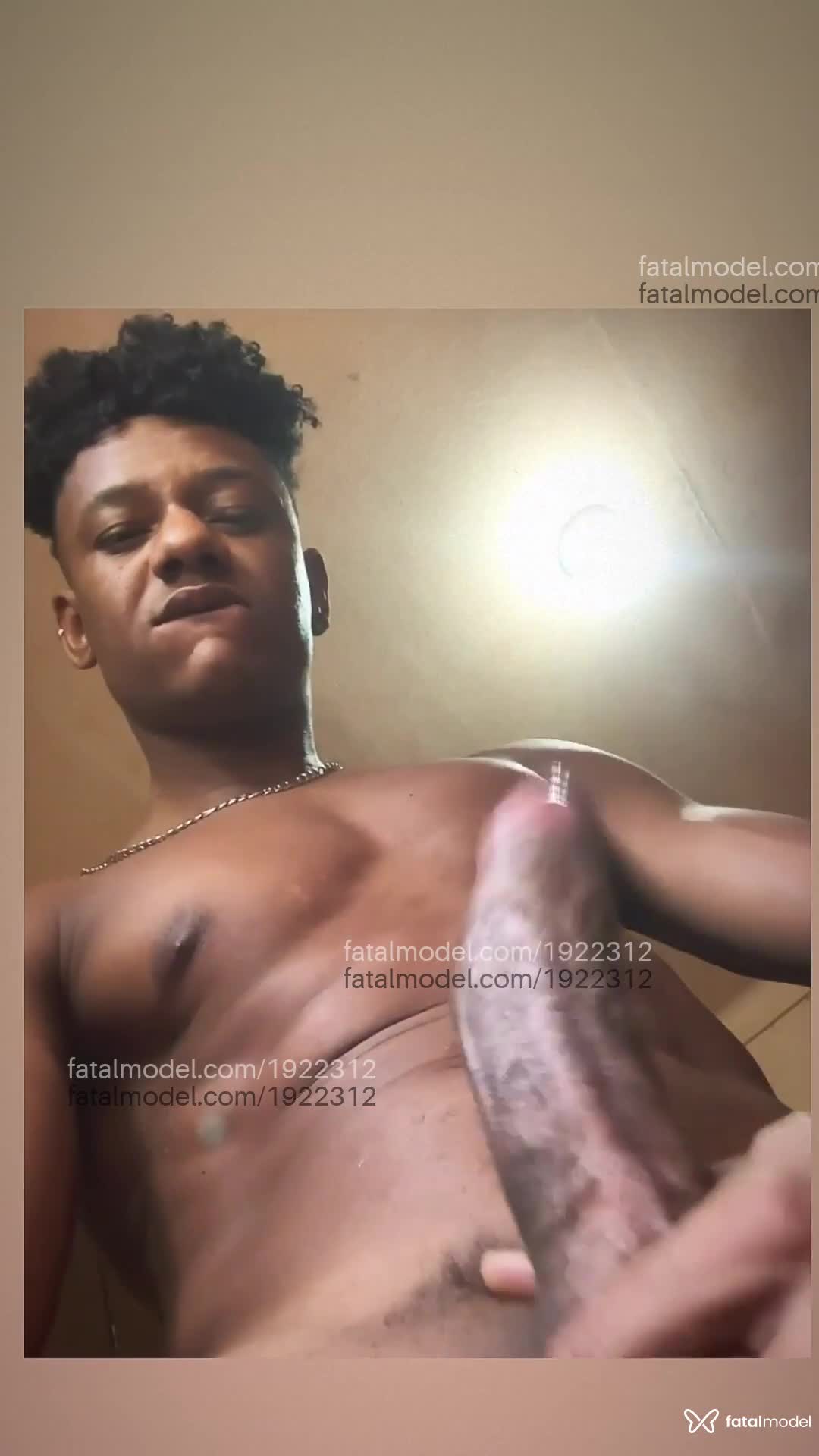 Acompanhante homem com cabelo castanho de olhos pretos em Rio de Janeiro - Luiz