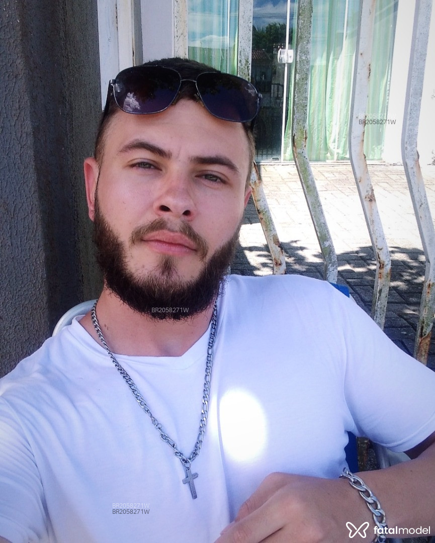 Acompanhante homem com cabelo castanho de olhos verdes em Virtual - Honah