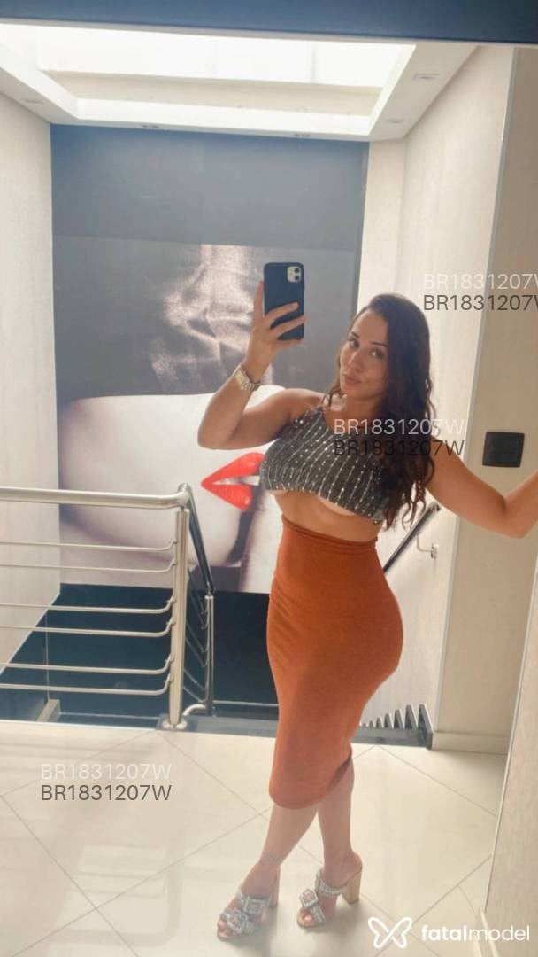 Acompanhante mulher com cabelo castanho de olhos castanhos em São Paulo - Camila