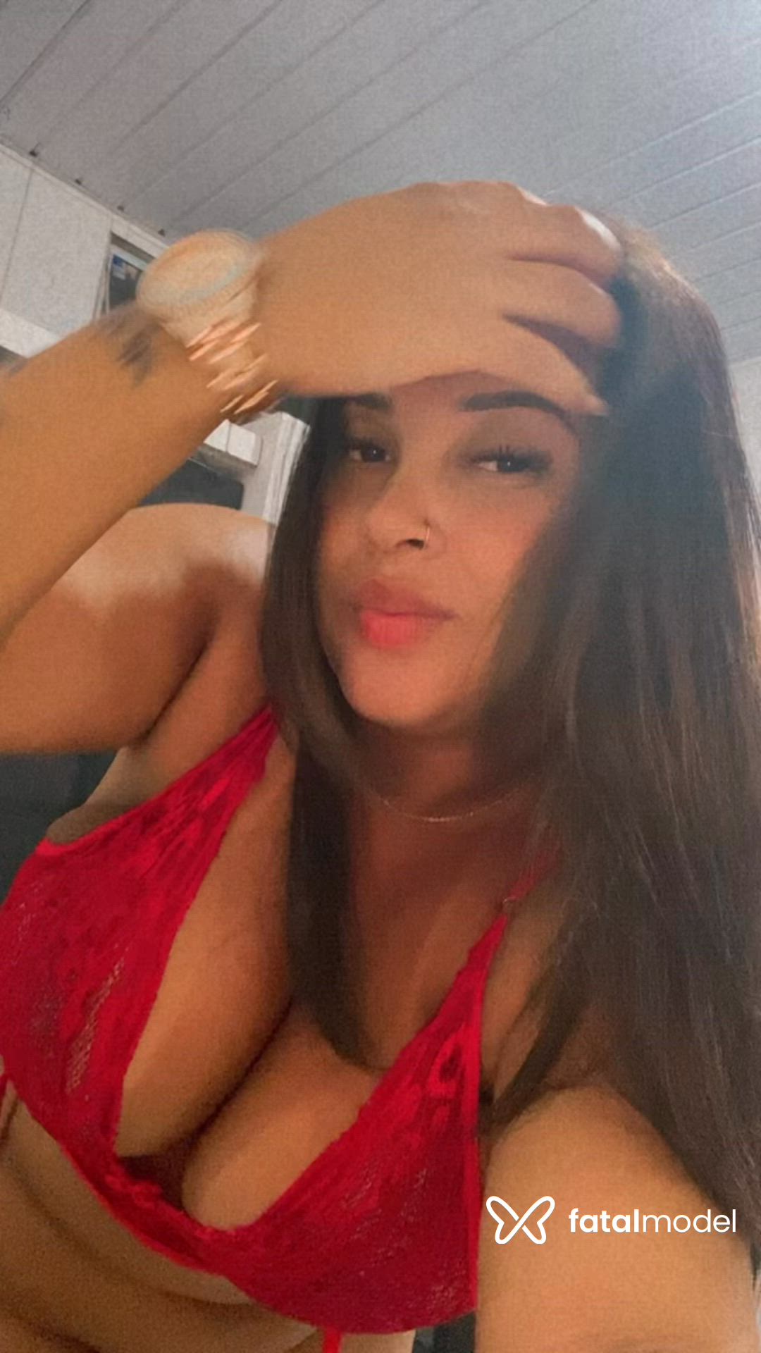 Acompanhante mulher com cabelo castanho de olhos castanhos - Luara
