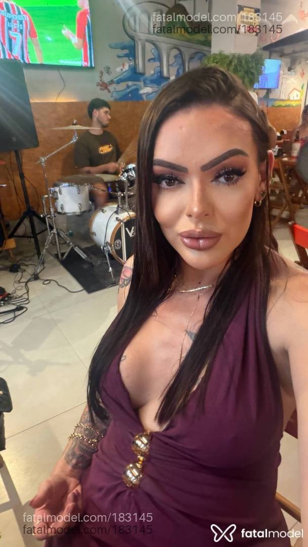 Acompanhante travesti loira (o) de olhos mel - Dany Viana
