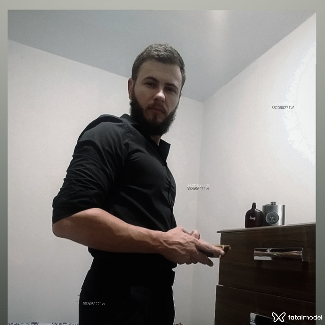 Acompanhante homem com cabelo castanho de olhos verdes em Virtual - Honah