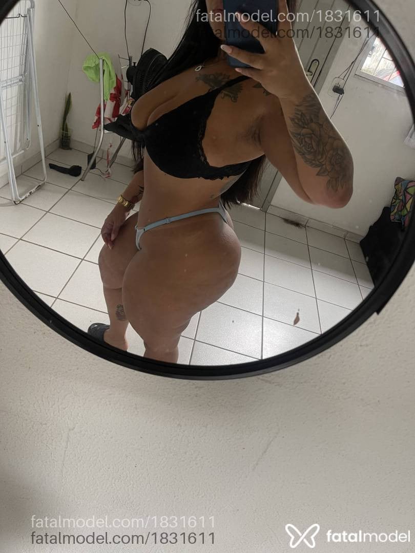 Acompanhante mulher morena (o) de olhos castanhos - Nicole