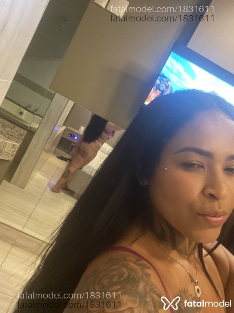 Acompanhante mulher morena (o) de olhos castanhos - Nicole
