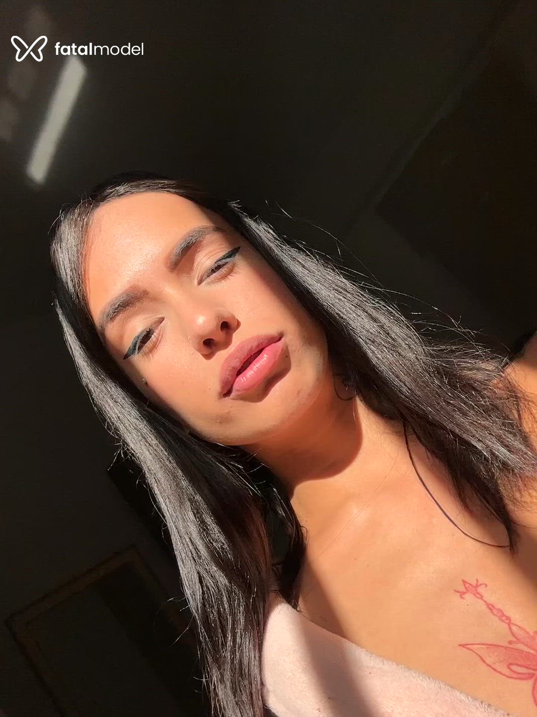 Acompanhante mulher com cabelo castanho de olhos castanhos em Balneário Camboriú Acompanhante mulher com cabelo castanho de olhos castanhos em Balneário Camboriú - Melzin