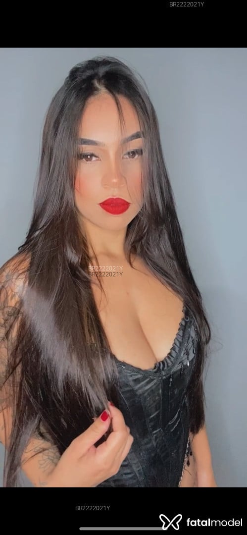 Acompanhante mulher morena (o) de olhos castanhos - Vick Reis