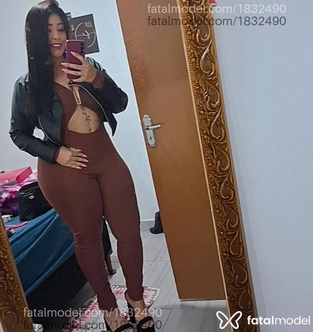 Acompanhante mulher morena (o) de olhos castanhos - Morena Acompanhante mulher morena (o) de olhos castanhos - Morena