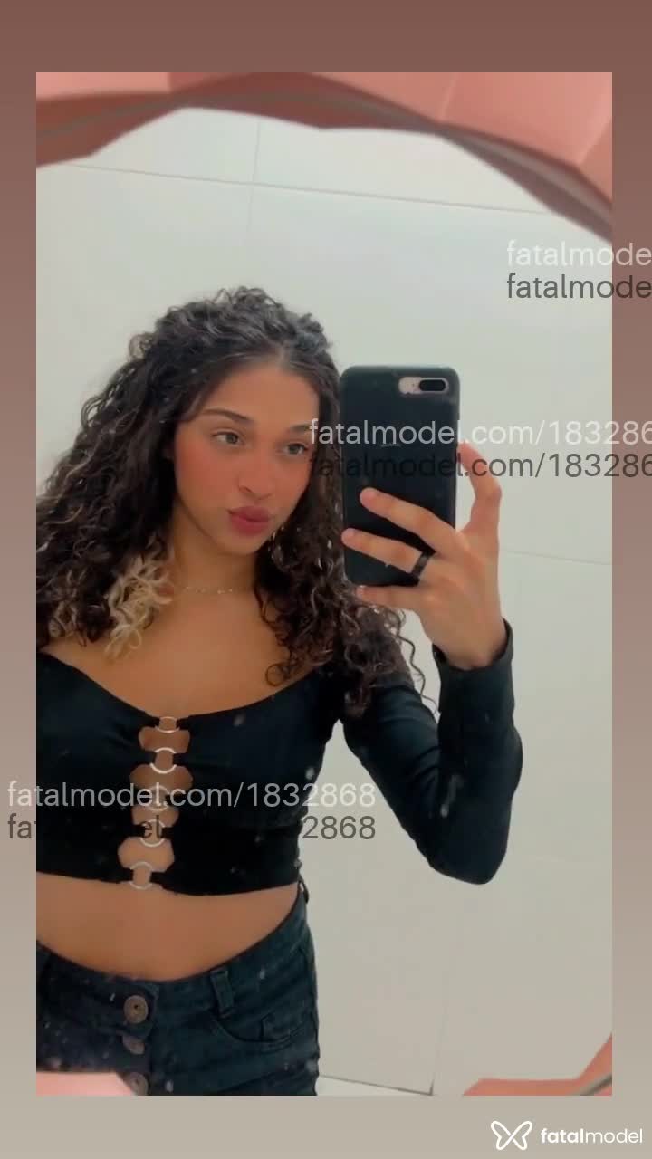 Acompanhante mulher com cabelo castanho de olhos castanhos em Cabo Frio - Nandinha