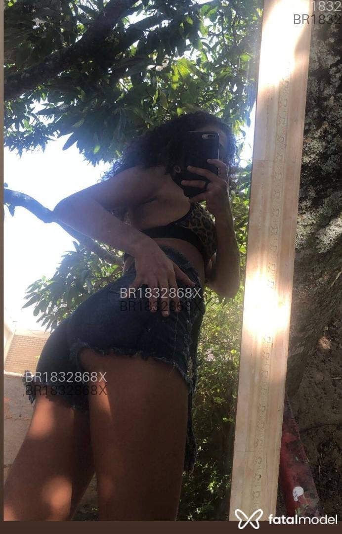 Acompanhante mulher com cabelo castanho de olhos castanhos em Cabo Frio - Nandinha