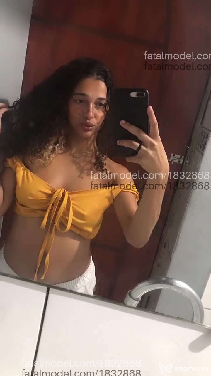 Acompanhante mulher com cabelo castanho de olhos castanhos em Cabo Frio - Nandinha