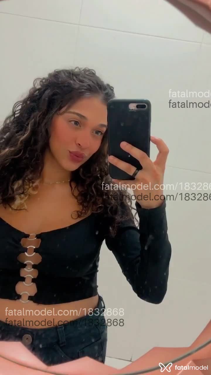 Acompanhante mulher com cabelo castanho de olhos castanhos em Cabo Frio - Nandinha