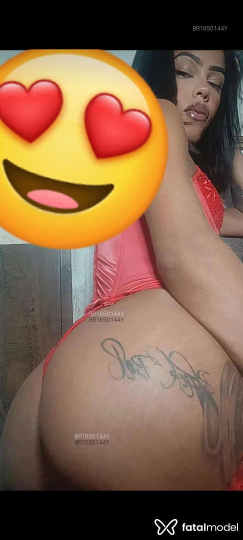 Acompanhante travesti com cabelo castanho de olhos pretos em Virtual - Helena