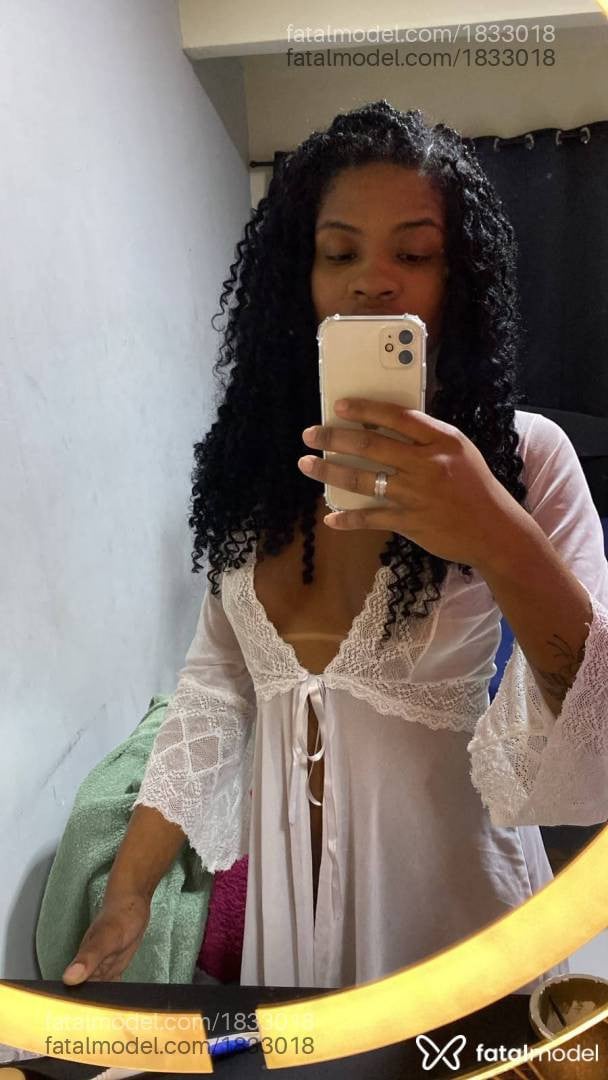 Acompanhante mulher morena (o) de olhos castanhos - Mel Vianna