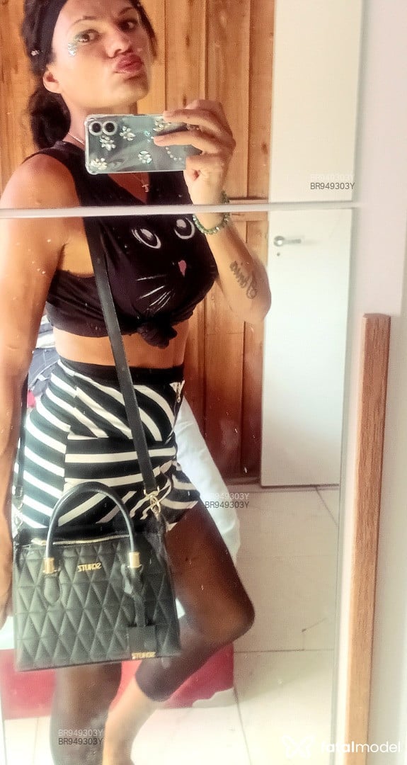 Acompanhante homem trans morena (o) de olhos castanhos em Balneário Camboriú - Patrícia Lovato