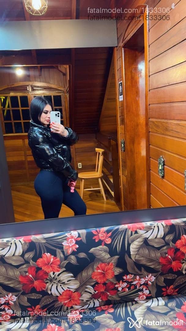 Acompanhante mulher morena (o) de olhos mel - Bruna