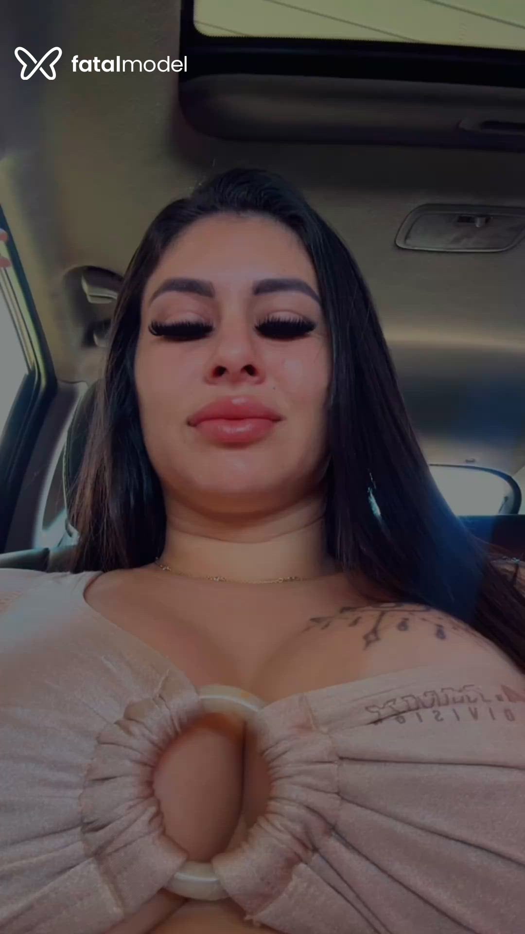 Acompanhante mulher morena (o) de olhos mel - Bruna
