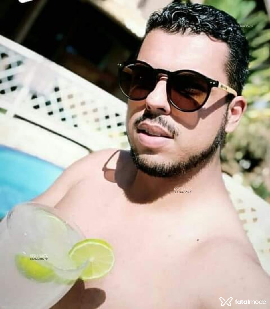 Acompanhante homem morena (o) de olhos pretos em Arcos Acompanhante homem morena (o) de olhos pretos em Arcos - Lucas Tavares