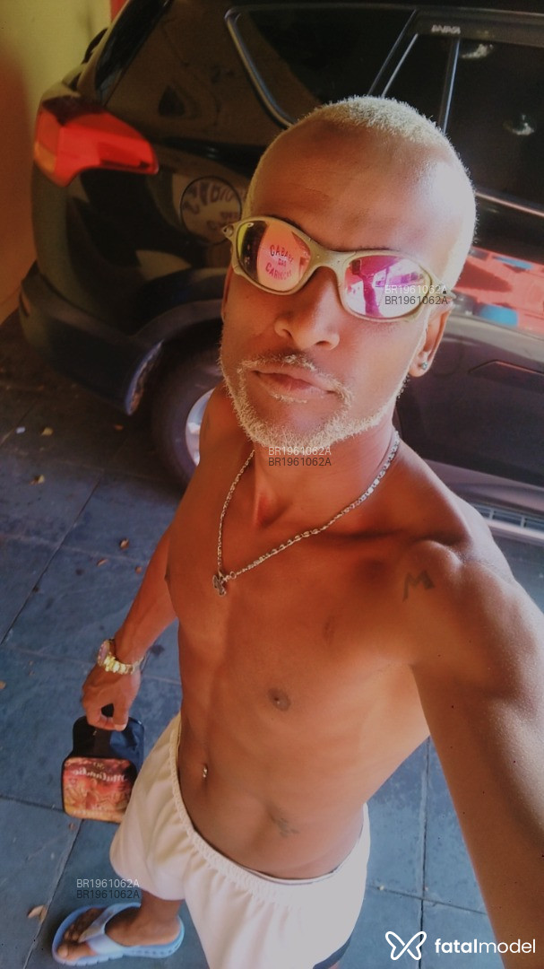 Acompanhante homem com cabelo castanho de olhos castanhos - Kkkkk Acompanhante homem com cabelo castanho de olhos castanhos - Kkkkk