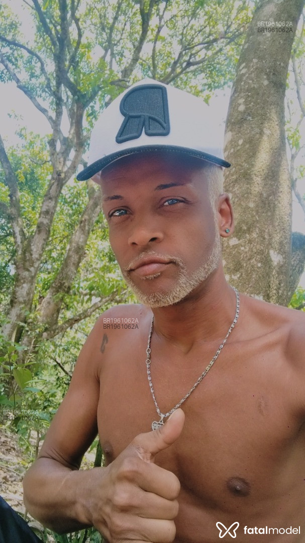 Acompanhante homem com cabelo castanho de olhos castanhos - Kkkkk Acompanhante homem com cabelo castanho de olhos castanhos - Kkkkk