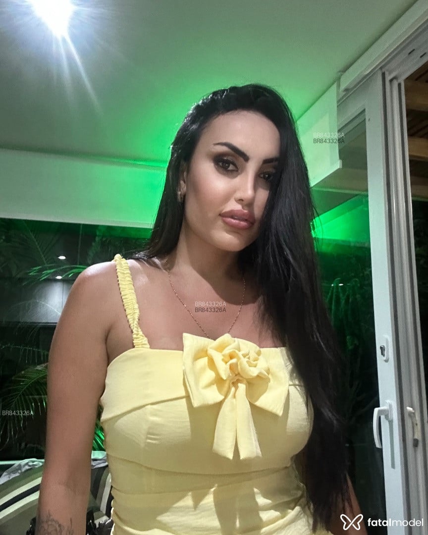 Acompanhante mulher com cabelo castanho de olhos castanhos em Lajeado Acompanhante mulher com cabelo castanho de olhos castanhos em Lajeado - Bruna