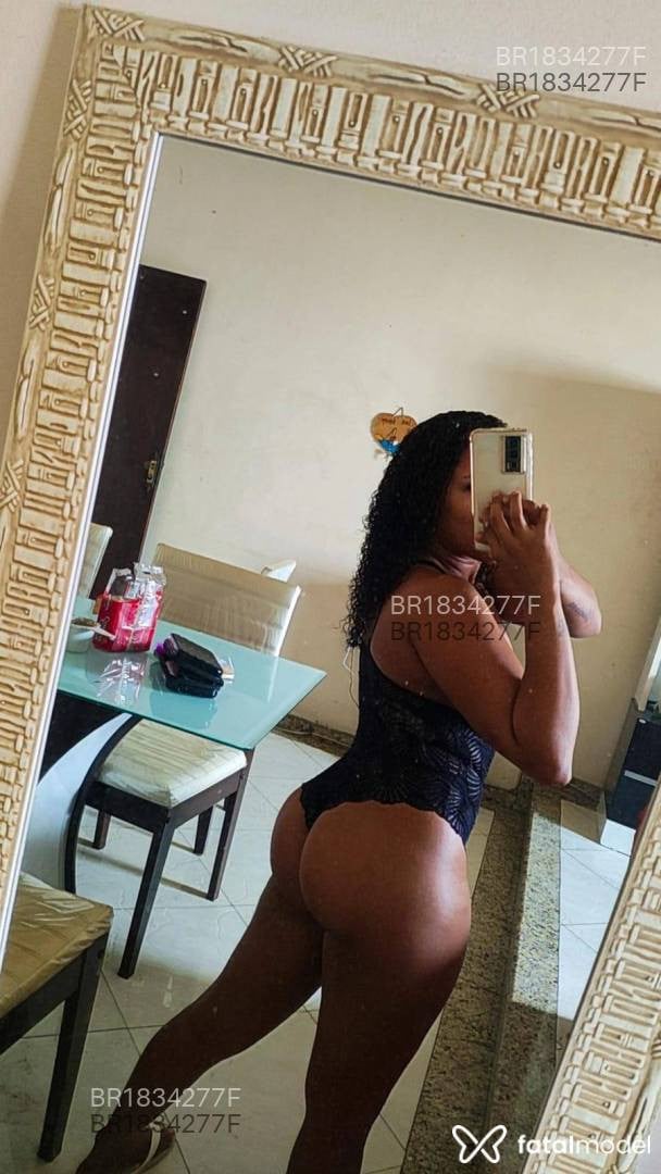 Acompanhante mulher morena (o) de olhos castanhos em Macaé - Paola