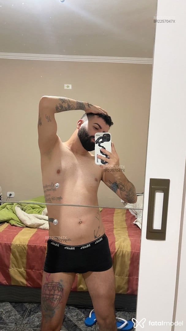 Acompanhante homem morena (o) de olhos pretos em Virtual Acompanhante homem morena (o) de olhos pretos em Virtual - Guimarães