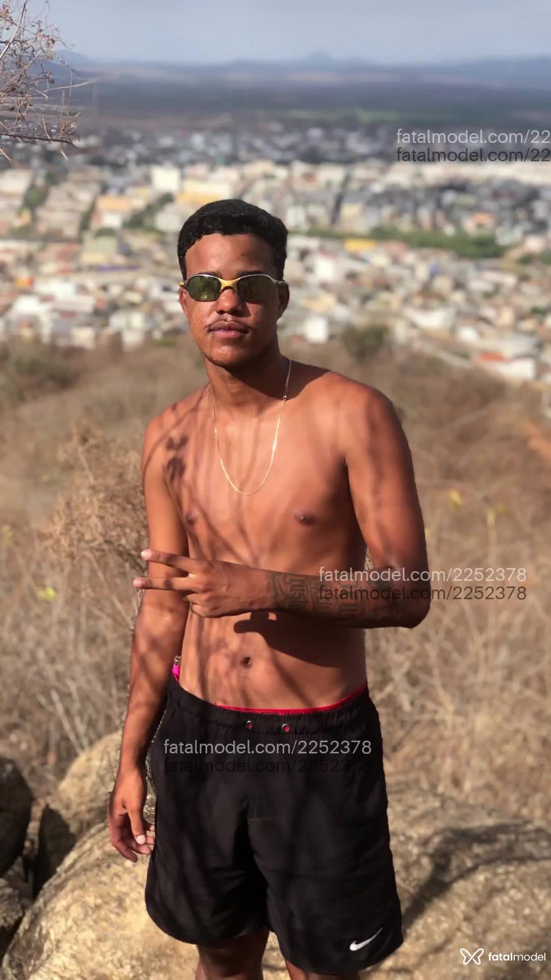 Acompanhante homem morena (o) de olhos castanhos em Virtual Acompanhante homem morena (o) de olhos castanhos em Virtual - Malvado