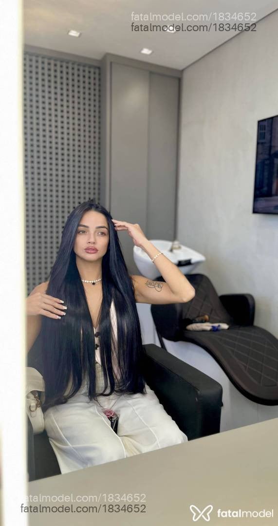 Acompanhante mulher com cabelo castanho de olhos mel em Belo Horizonte - Luana Garcia