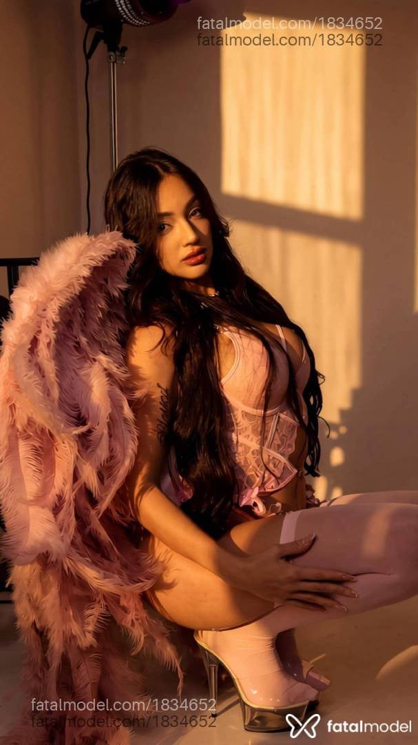 Acompanhante mulher com cabelo castanho de olhos mel - Luana Garcia