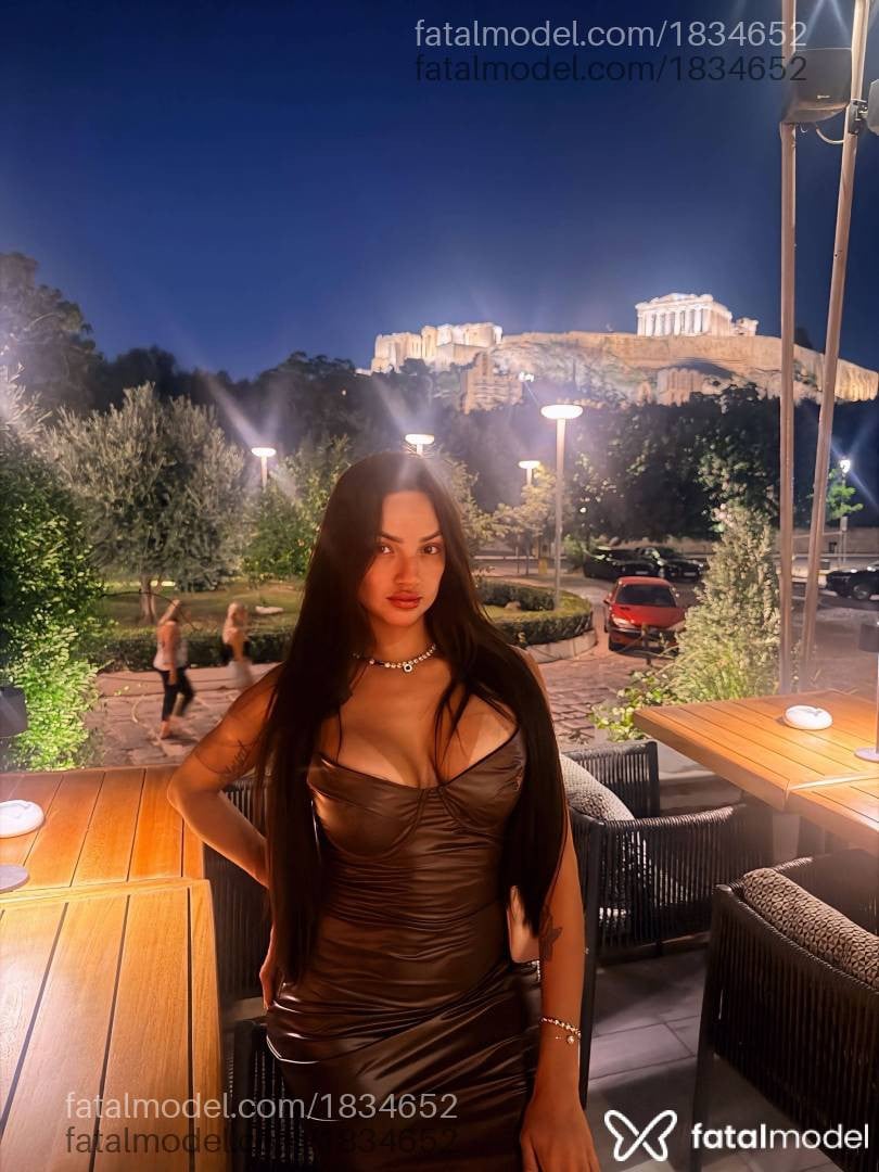 Acompanhante mulher com cabelo castanho de olhos mel - Luana Garcia