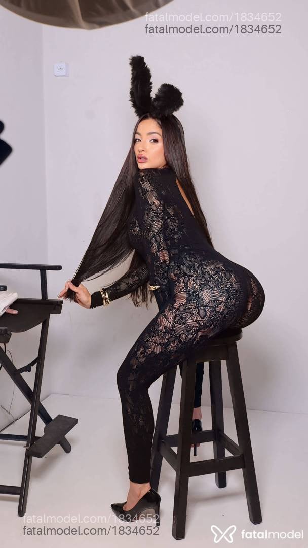 Acompanhante mulher com cabelo castanho de olhos mel - Luana Garcia