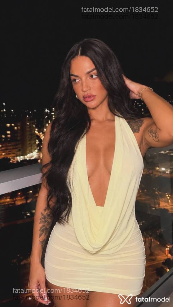 Acompanhante mulher com cabelo castanho de olhos mel - Luana Garcia