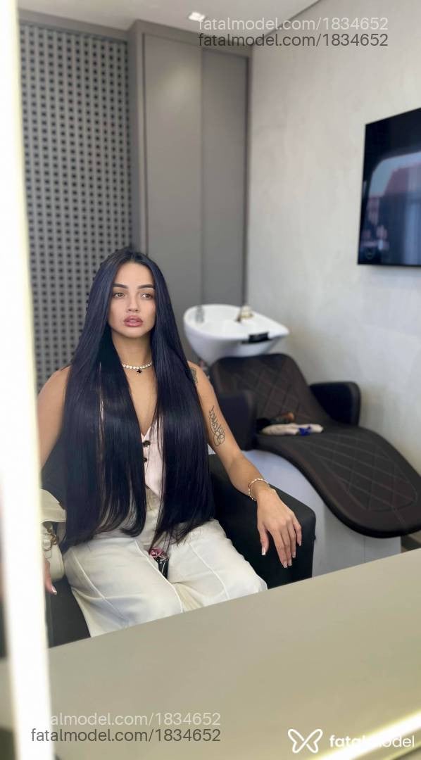 Acompanhante mulher com cabelo castanho de olhos mel em Belo Horizonte - Luana Garcia