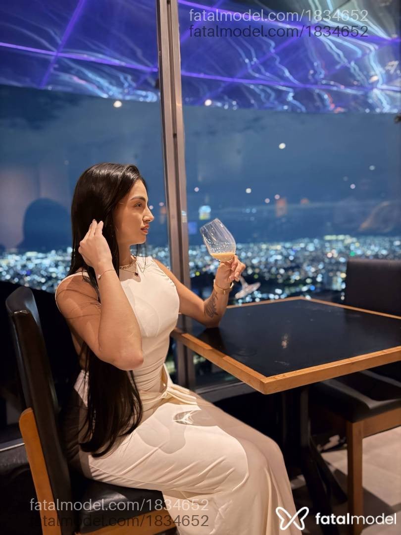 Acompanhante mulher com cabelo castanho de olhos mel em Belo Horizonte - Luana Garcia