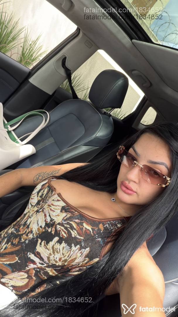 Acompanhante mulher com cabelo castanho de olhos mel - Luana Garcia