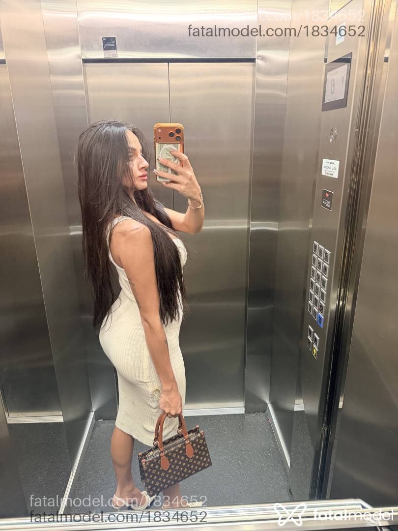 Acompanhante mulher com cabelo castanho de olhos mel - Luana Garcia