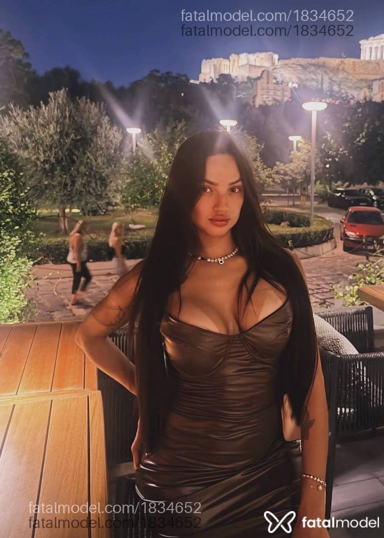 Acompanhante mulher com cabelo castanho de olhos mel - Luana Garcia