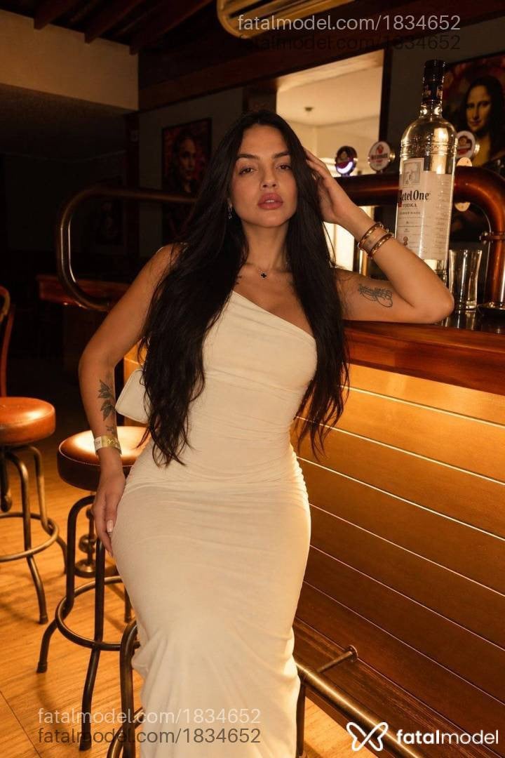 Acompanhante mulher com cabelo castanho de olhos mel - Luana Garcia
