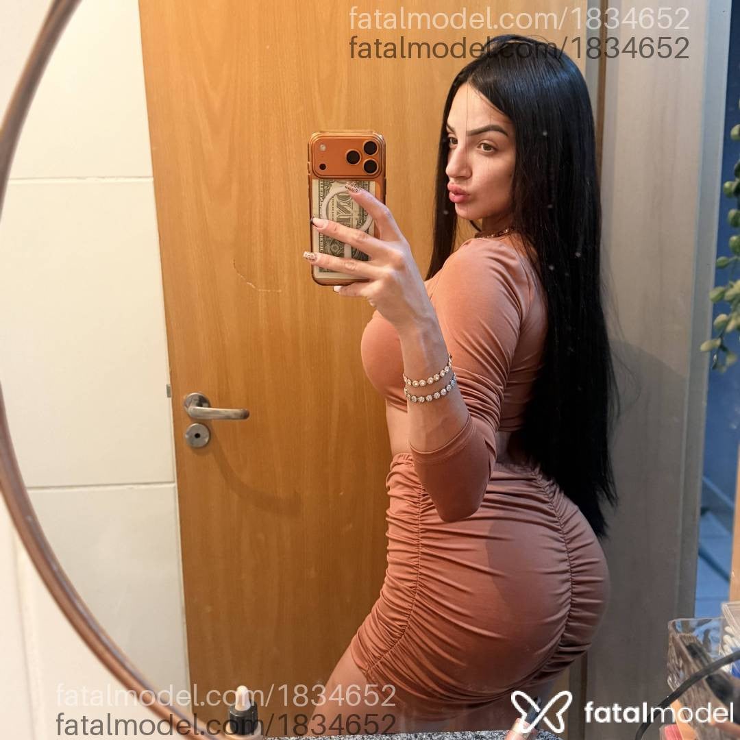 Acompanhante mulher com cabelo castanho de olhos mel - Luana Garcia