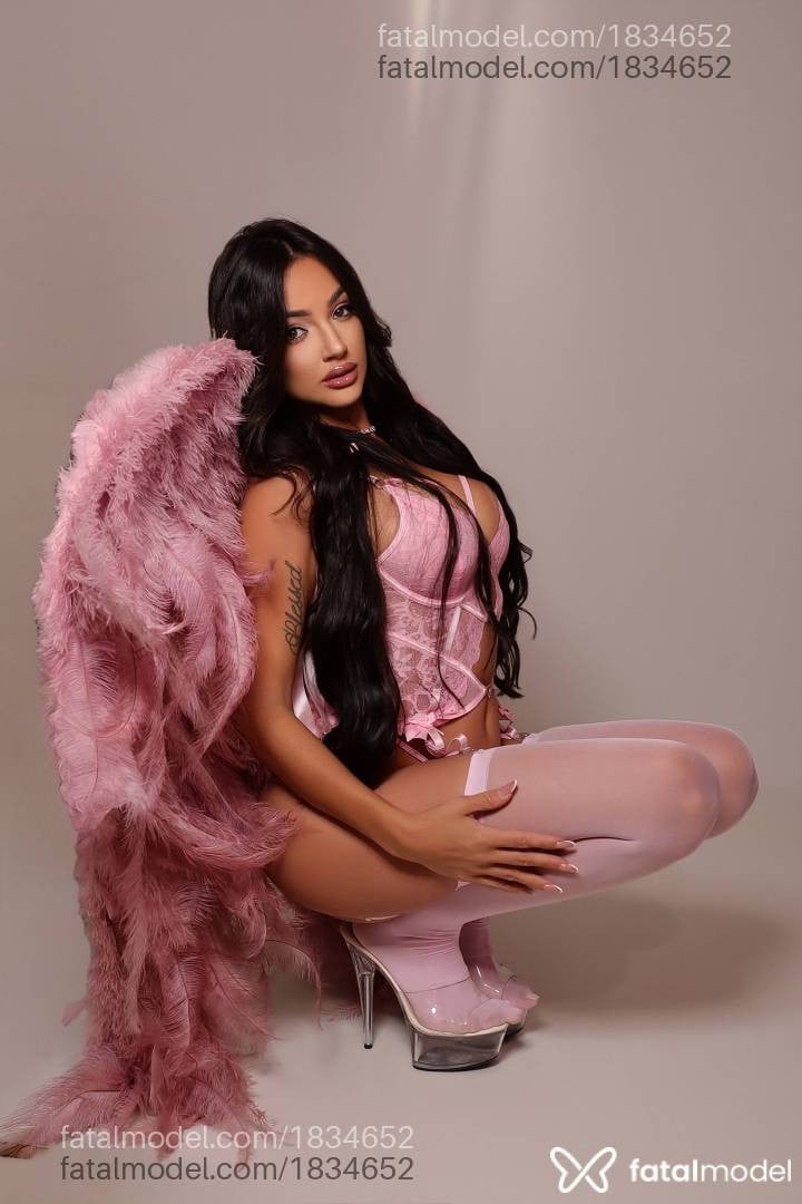 Acompanhante mulher com cabelo castanho de olhos mel - Luana Garcia