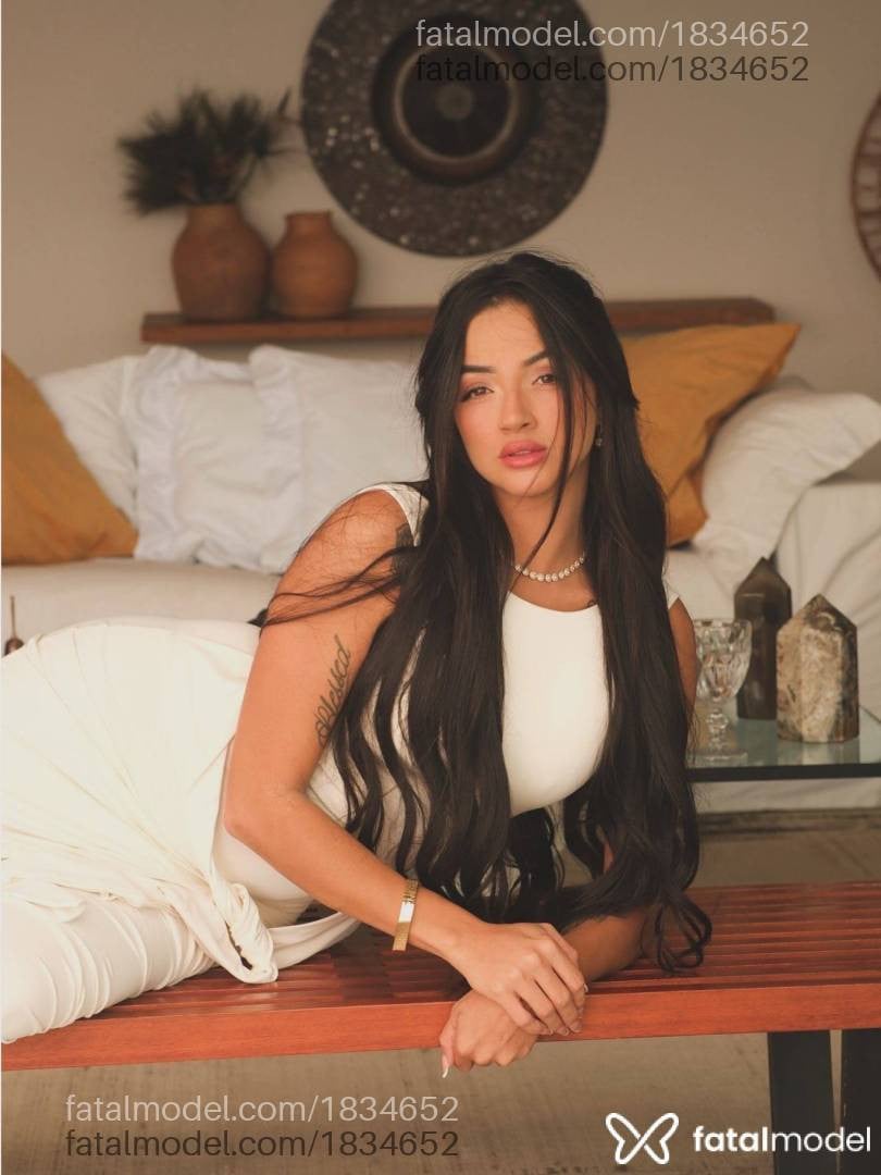 Acompanhante mulher com cabelo castanho de olhos mel - Luana Garcia
